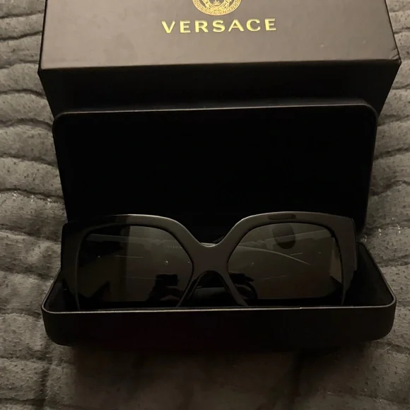 Versace Black Square Women's Sunglasses with Dark Lenses - Picture 6 of 10